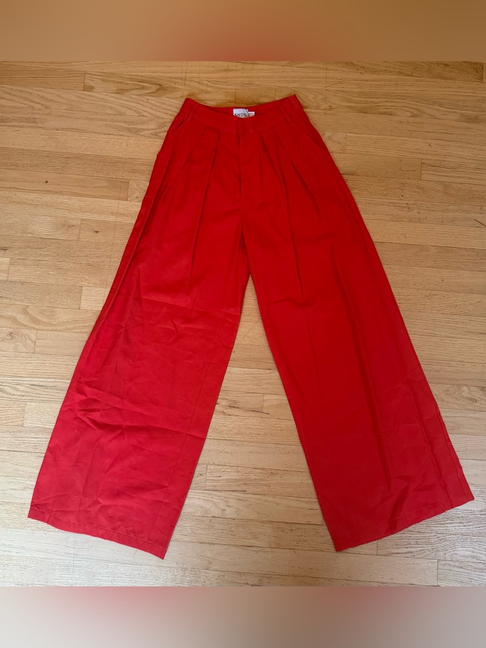 NWT: SNDYS. Hill Wide Leg Pleated Trousers in Red, Size 4 (lightweight)